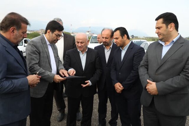 استاندار مازندران در حال بازدید از محور عمرانی عباس‌آباد به کلاردشت