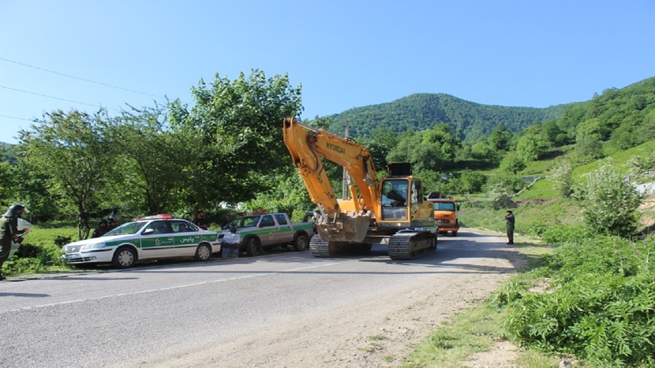 دستگیری کارمند متخلف منابع طبیعی نکا