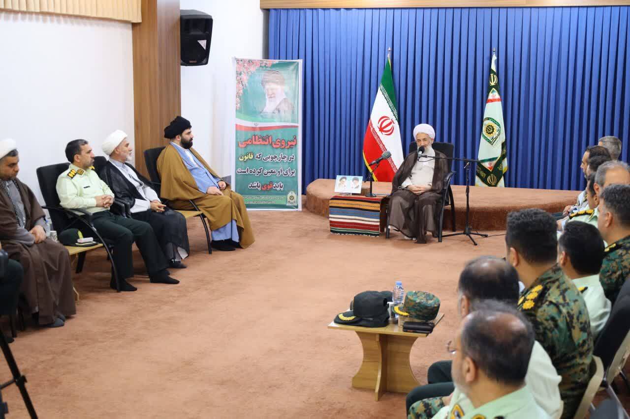 دیدار آیت‌الله محمدی‌لائینی با فرماندهان انتظامی مازندران
